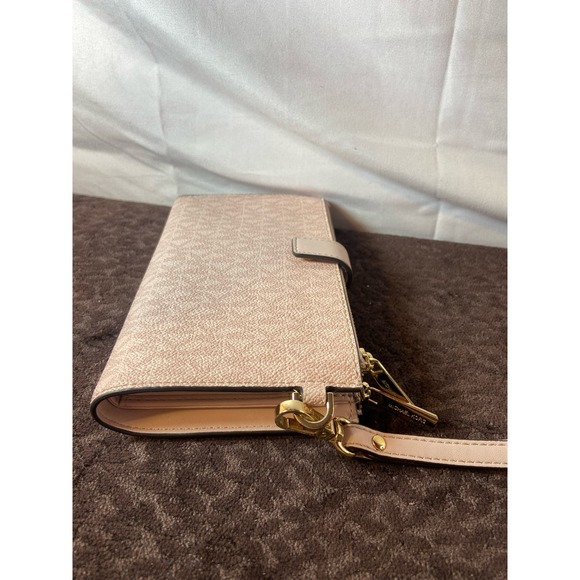 Michael Kors, jet set double zip wristlet. - Picture 4 of 10